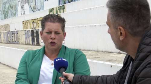 Κιλκίς: 47χρονη κάθεται στα θρανία 30 χρόνια μετά - Κάνει καθημερινά οτοστόπ για να εκπληρώσει το όνειρο της [βίντεο]