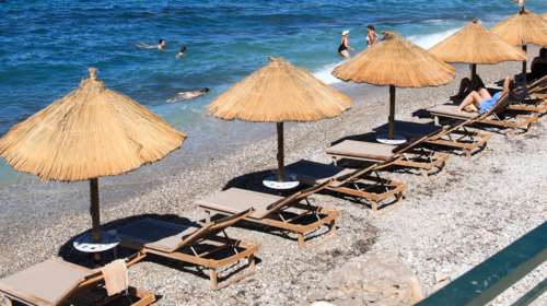 &quot;Κίνημα της πετσέτας&quot;: Εξι συλλήψεις σε Μύκονο και Νάξο - Συνεχίζονται οι έλεγχοι στις παραλίες
