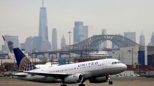Η United Airlines καθηλώνει 24 αεροπλάνα Boeing 777 λόγω των τεχνικών προβλημάτων στον κινητήρα