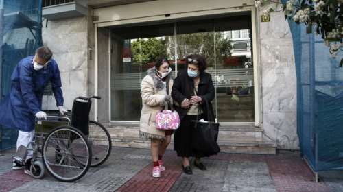 Κορονοϊός: Οι πέντε παραβάσεις που εντοπίστηκαν σε μονάδες φροντίδας ηλικιωμένων και ιδιωτικές κλινικές