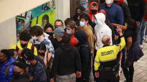 ΗΠΑ: Black Friday με εικόνες απίστευτου συνωστισμού εν μέσω κορονοϊού [Εικόνες]