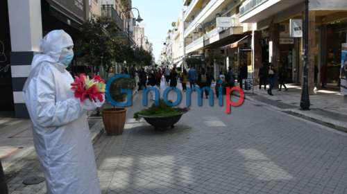 Πάτρα: Μητέρα γέννησε το μωρό της στον πεζόδρομο με τη βοήθεια του ΕΚΑΒ [εικόνα]