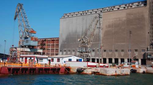 Tραυματισμός εργαζόμενου στο λιμάνι του Πειραιά - Πιστή εφαρμογή των κανόνων ασφαλείας ζητούν τα σωματεία