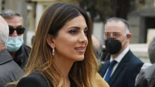 Σταματίνα Τσιμτσιλή: Με στράπλες ασύμμετρο φόρεμα σε δεξίωση