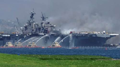 ΗΠΑ: Ισχυρή έκρηξη, φωτιά και 21 τραυματίες σε πολεμικό πλοίο στην Καλιφόρνια [εικόνες]