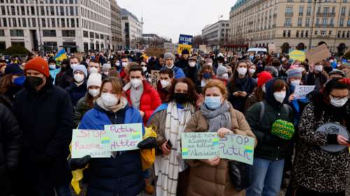 Πόλεμος Ουκρανία - Διαδηλώσεις στην Ευρώπη κατά της ρωσικής εισβολής: "Σταματήστε αυτήν την τρέλα!"