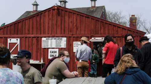 Κορονοϊός: Οι αμερικανοί φοβούνται να βγάλουν τη μάσκα παρά τη χαλάρωση του μέτρου - &quot;Νιώθεις γυμνός&quot;