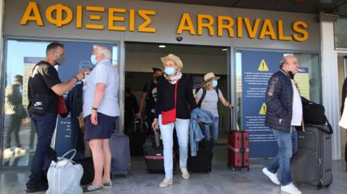Χαμός στο αεροδρόμιο του Ηρακλείου: Τουρίστρια προσπάθησε να ταξιδέψει με θετικό τεστ κορονοϊού