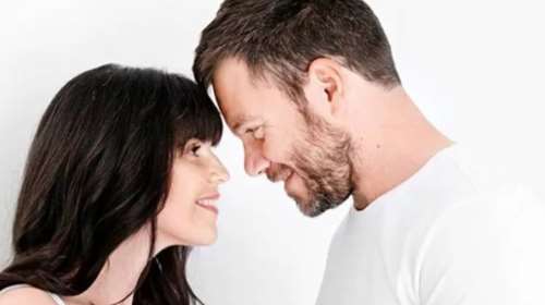 Ηλέκτρα Αστέρη - Ευτύχης Μπλέτσας: Η φωτογραφία μπροστά από το στολισμένο δέντρο μαζί με τις κόρες τους