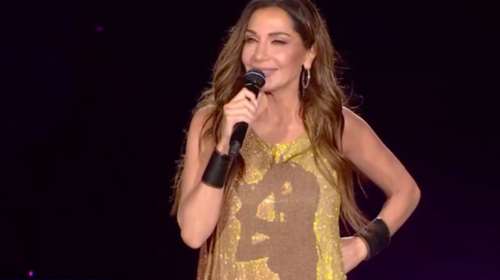 Η Δέσποινα Βανδή επέστρεψε στον Λυκαβηττό μετά από 21 χρόνια - Η επική συναυλία και η συγκίνηση για τον Φοίβο και την Μελίνα Νικολαΐδη