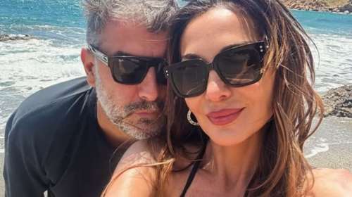 Η Δέσποινα Βανδή απολαμβάνει τις βουτιές της στη Μύκονο - Με stylish ολόσωμο μαγιό