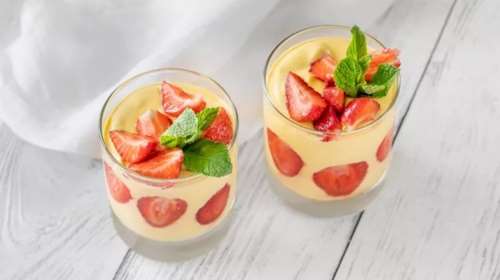 Δροσερό γιαουρτογλυκό με μόλις 2 υλικά - χωρίς ζελέ