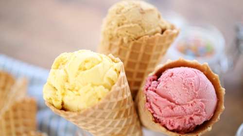 Τσουχτερά και τα παγωτά φέτος: Ακριβότερα κατά 38%, έχουν συρρικνωθεί και οι ποσότητες