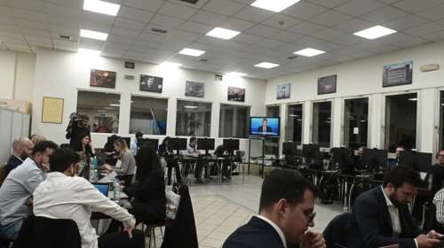 Debate: Ποιος δημοσιογράφος πήγε με το παιδί του στην τηλεμαχία των πολιτικών αρχηγών