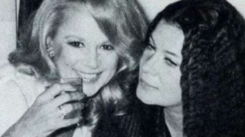 Σπάνιο ενσταντανέ: Αλίκη Βουγιουκλάκη και Τζένη Καρέζη ανέμελες στην αγκαλιά του Ηλία Καζάν - &quot;Μαγική συντροφιά&quot;