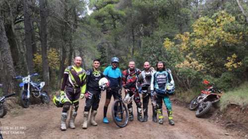 Απάντηση Πέτσα στον ΣΥΡΙΖΑ για τη βόλτα Μητσοτάκη στην Πάρνηθα- Με τσουρέκια και ποδήλατα δεν γίνεται αντιπολίτευση