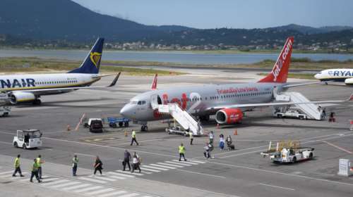 Το Reuters στην Κέρκυρα: Η &quot;Ημέρα της Ελευθερίας&quot; φέρνει ελπίδες για επιστροφή των Βρετανών τουριστών στην Ελλάδα [Εικόνες]