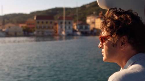 Χριστόφορος Παπακαλιάτης: Φωτογραφίζει τις ανιψιές του να τον βλέπουν πρώτη φορά στην τηλεόραση