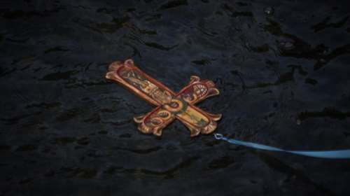 Θεοφάνεια: Με μέτρα προστασίας ο σημερινός εορτασμός - Βουτιά για τον Τίμιο Σταυρό ακόμη και με rapid test