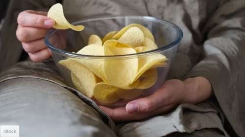 Τι να φάω αντί για πατατάκια; 4 υγιεινές εναλλακτικές επιλογες