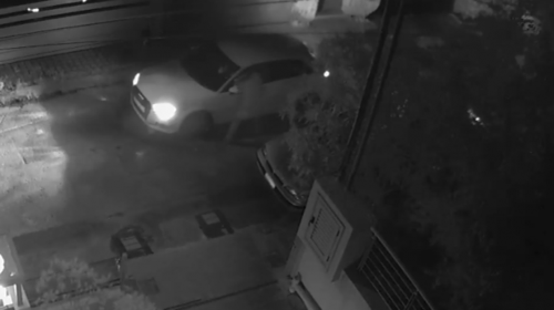 Καρέ καρέ η απόπειρα δολοφονίας στον Στέφανο Χίο - Ο ένοπλος σκύβει και πυροβολεί