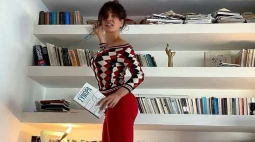 Στο σπίτι της Δήμητρας Ματσούκα στο Παγκράτι: Minimal και γεμάτο φρέσκα λουλούδια