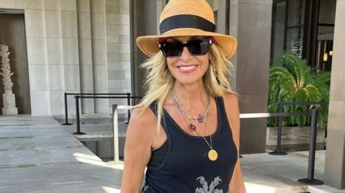 Άννα Βίσση: Στο κέντρο της Αθήνας με τη μονάκριβη κόρη της και τα cool εγγόνια της, Νικόλα και Νέστορα