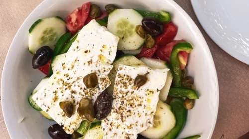 Φέτα vs. ανθότυρο: Οι διαφορές τους και τι να προτιμήσεις ανάλογα με τον στόχο σου