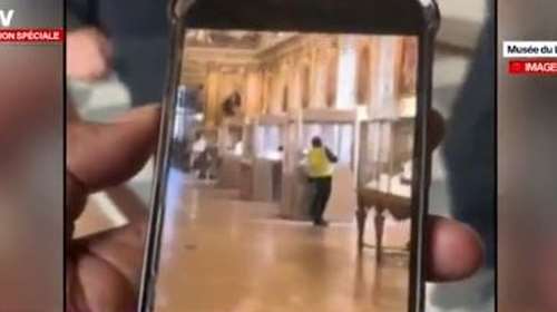 Λούβρο: Η σοκαριστική στιγμή που ο ληστής παραβιάζει γυάλινη προθήκη στην &quot;Αίθουσα του Απόλλωνα&quot; - [βίντεο]