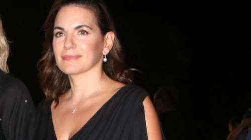 Η Όλγα Κεφαλογιάννη σε dinner σε γνωστό εστιατόριο στο κέντρο της Αθήνας - Με εμπριμέ deux pieces