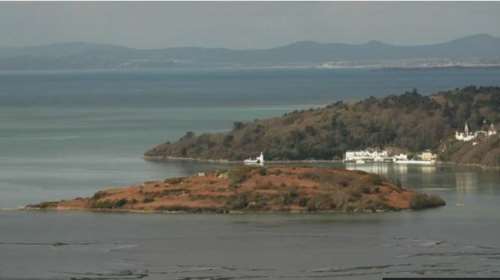 Πώς μπορείτε να αγοράσετε νησί που ανήκε στη βασιλική οικογένεια στην τιμή μιας κατοικίας - Στην Ουαλία