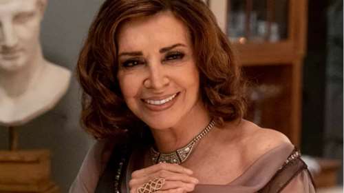 Μιμή Ντενίση: Η λαμπερή εμφάνιση με χρυσές γόβες στην Αθηναϊκή Ριβιέρα