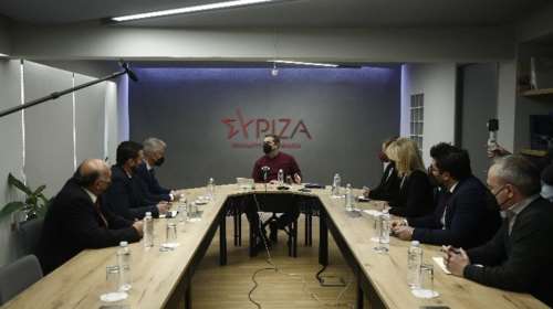 Τσίπρας: Εθνική σύνταξη στην ελληνική μειονότητα της Αλβανίας- Τις υποσχέσεις Μητσοτάκη &quot;τις έφαγαν οι μέλισσες&quot;