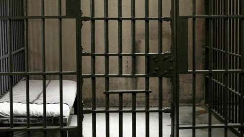Ερωτική αντιζηλία στην Κρήτη: Φλογερό ζευγάρι πλακώθηκε στο ξύλο με ...κατσούνες