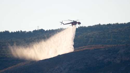 Φωτιά στη Φυλή - Δίπλα από το γήπεδο Θρασύβουλου