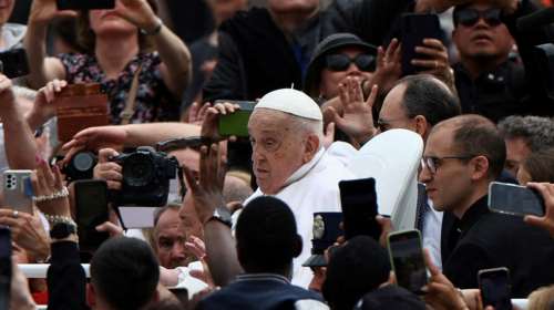 Πάπας Φραγκίσκος: Ο ευρωπαϊκός Τύπος αποχαιρετά τον &quot;πάπα του λαού&quot; και των &quot;απόκληρων&quot;