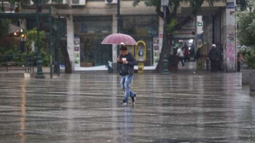 Επιμένει η κακοκαιρία: Κρύο, βροχές και τοπικές καταιγίδες