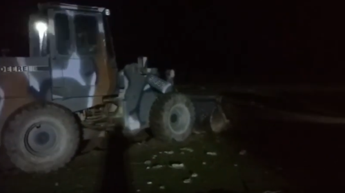 Μπουλντόζες και το βράδυ για την κατασκευή των κλειστών δομών στα νησιά [βίντεο]