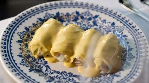 Οι λαχανοντολμάδες είναι πιάτο-φετίχ στα καλύτερα εστιατόρια της Αθήνας