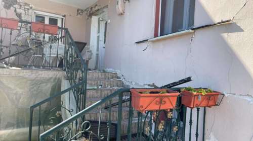 Σεισμός στην Ελασσόνα: Αυτό είναι το σπίτι του ηλικιωμένου που απεγκλωβίστηκε μετά την κατάρρευση