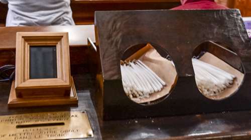 Μπήκε το πρώτο POS σε παγκάρι εκκλησίας - Οβολός με κάρτα - Σε ποιο ναό τοποθετήθηκε  [βίντεο]