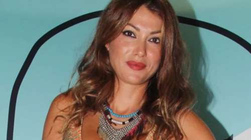 &quot;Μόνο αγάπη είσαι και το ξέρεις&quot;: Η Κλέλια Ρένεση φωτογραφίζει τη γλυκύτατη κόρη της, Κοραλία, μπροστά από τη θάλασσα