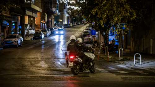 Καταδίωξη στο Παλαιό Φάληρο: Ληστές εμβόλισαν με το αυτοκίνητό τους αστυνομικό της ΔΙΑΣ