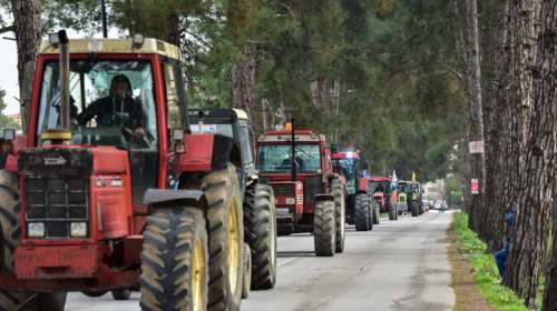 Βγάζουν τα τρακτέρ στην εθνική οδό οι αγρότες της Λάρισας - Την Κυριακή το πρώτο μπλόκο