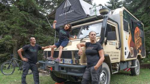 Η οικογένεια από τη Θεσσαλονίκη που ταξιδεύει σε όλο τον κόσμο στην εποχή του κορονοϊού [Βίντεο-Εικόνες]