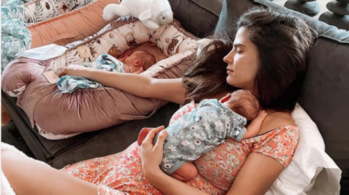 Χριστίνα Μπόμπα: Αποκαλύπτει πόσα κιλά έχασε 12 ημέρες μετά τη γέννηση των διδύμων