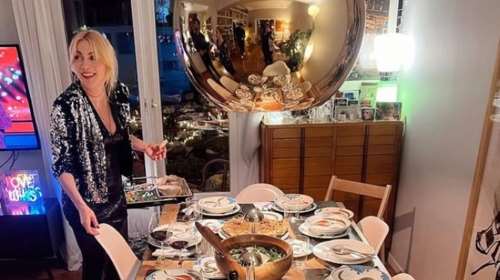 Σμαράγδα Καρύδη: Άνοιξε το υπέροχο διαμέρισμά της στη Διονυσίου Αεροπαγίτου για μία ξεχωριστή γιορτή