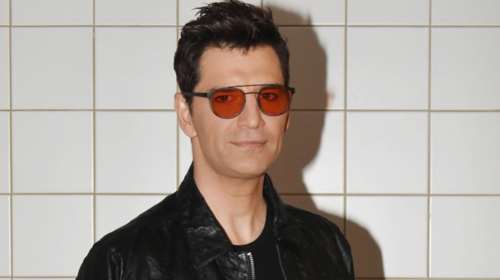 Ο Σάκης Ρουβάς &quot;απαντά&quot; πρώτη φορά στις δηλώσεις του Γιώργου Νταλάρα για το &quot;Άξιον Εστί&quot; [βίντεο]