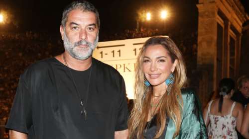 Δέσποινα Βανδή και Βασίλης Μπισμπίκης | Πιασμένοι χέρι- χέρι και χαμογελαστοί στη βραδινή τους έξοδο