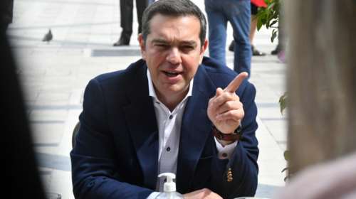 Ο Τσίπρας ψήφισε για εκλογή συνέδρων: "Να κάνουμε τον ΣΥΡΙΖΑ μαζικό, ελκυστικό, ισχυρό, ικανό να εμπνεύσει την κοινωνία"